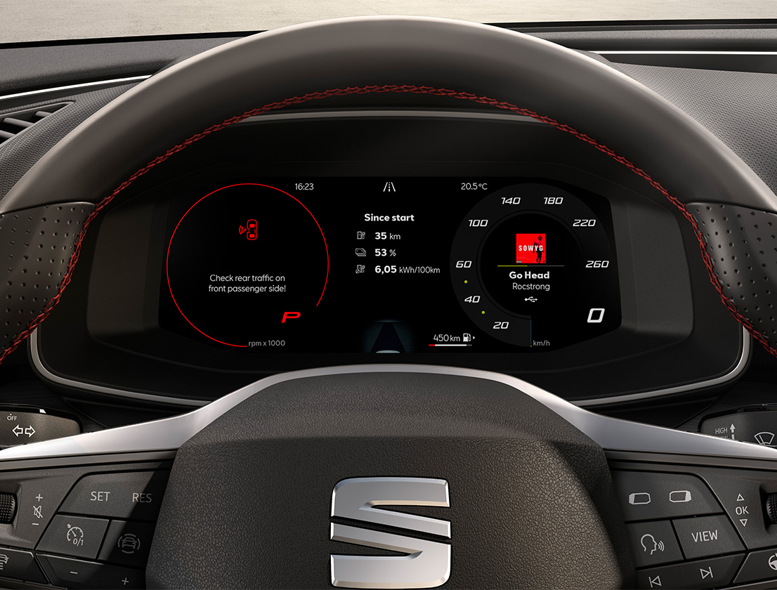 digital cockpit del SEAT León con asistente de salida