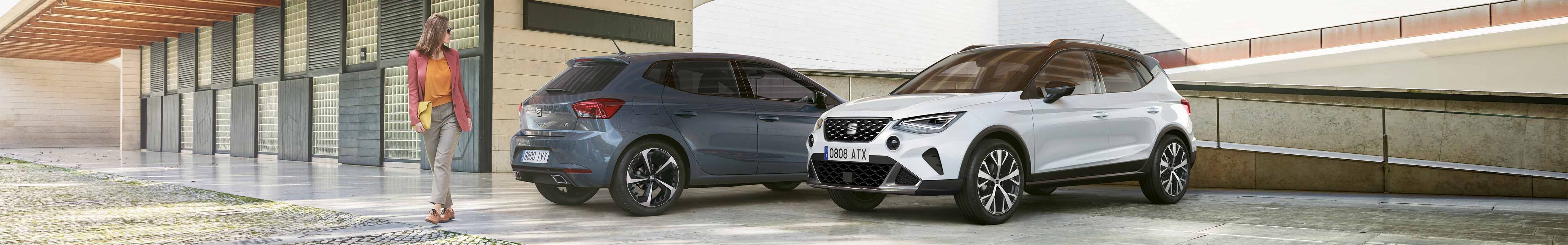 Mujer-seat-ibiza-arona-actualizaciones-inalámbricas